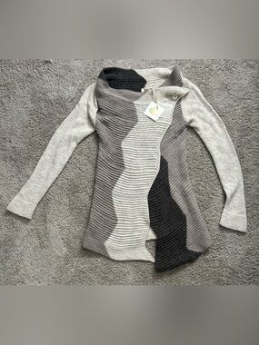 M Made in Italy Women’s Striped Knit Collared Button Cardigan Gray M